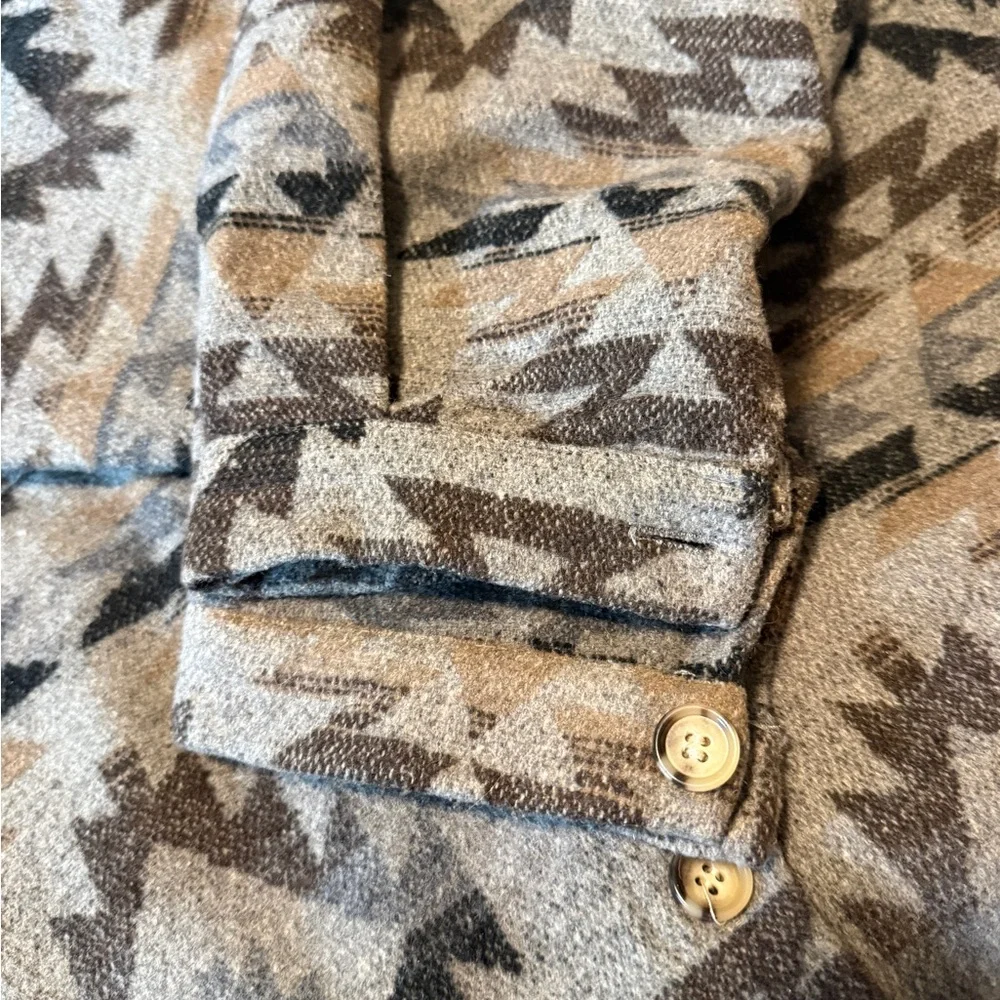 Davi & Dani 1XL Aztec Print Shacket Gray Brown Button Front - Picture 8 of 8